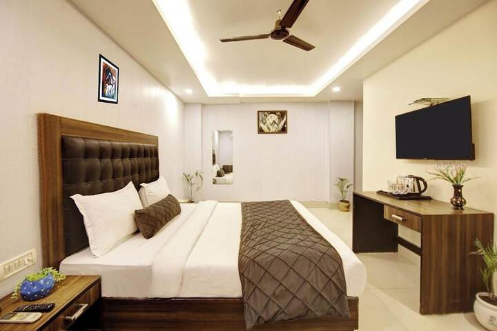 Room 5 of 60