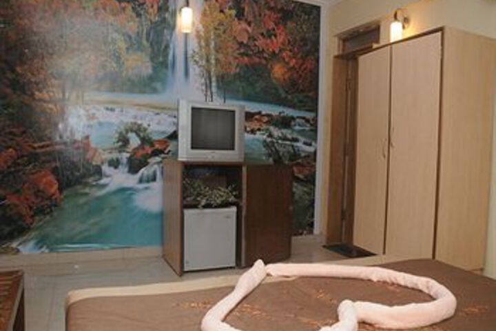 Room 4 of 7