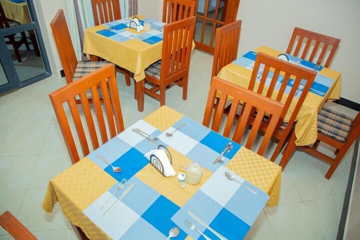 Dining 17 of 29