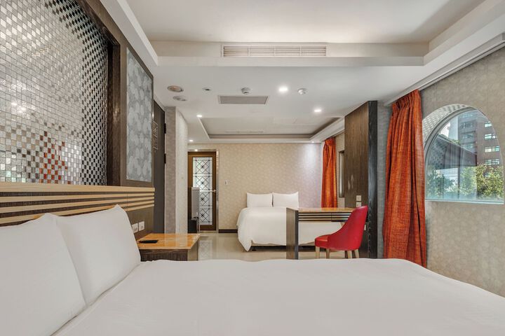 Room 53 of 100