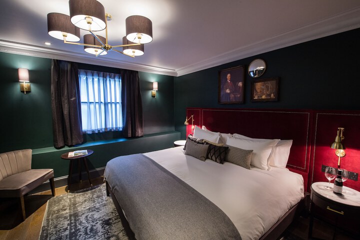 Room 10 of 80