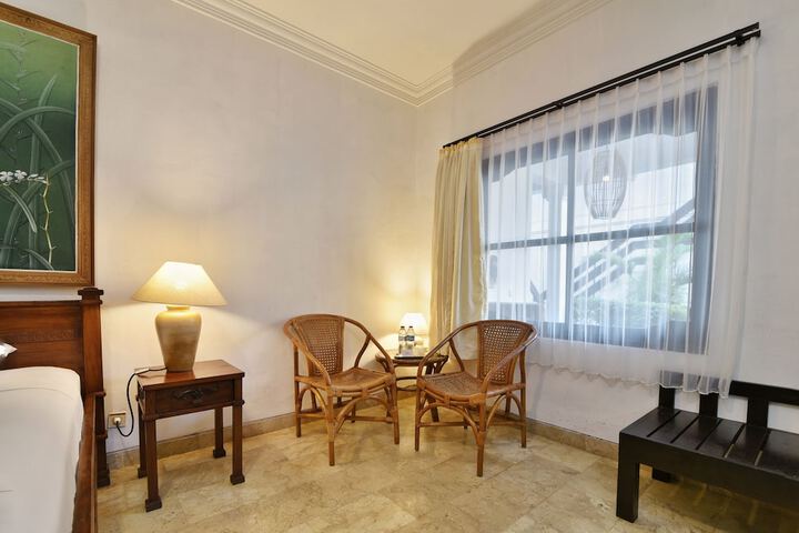 Room 10 of 26
