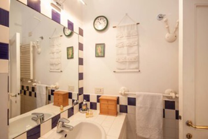 Room 5 of 27