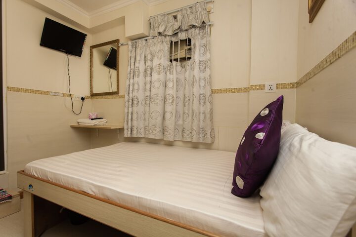 Room 15 of 52