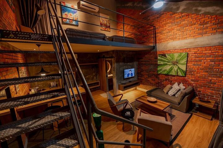 Room 15 of 120