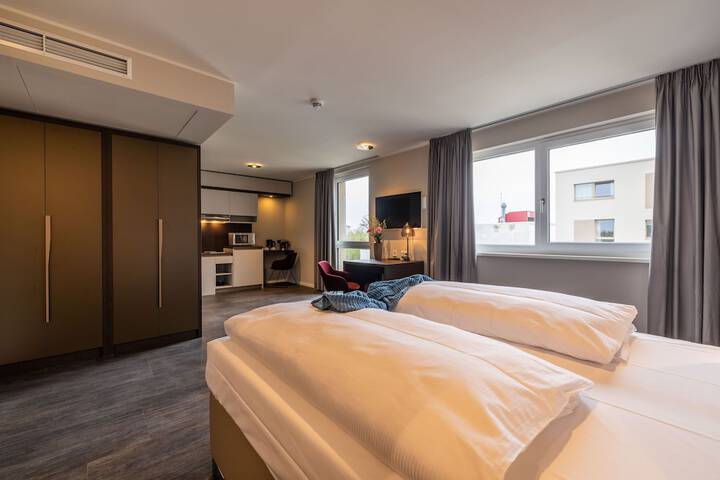 Room 15 of 33
