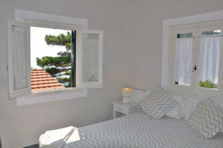 Room 28 of 65