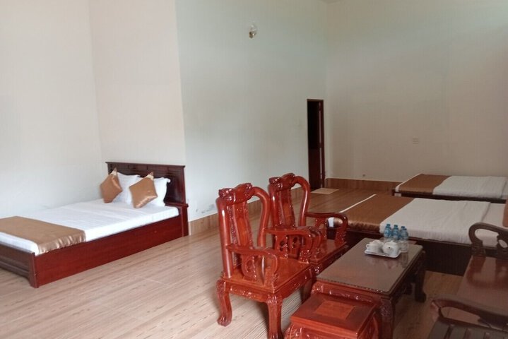 Room 4 of 105