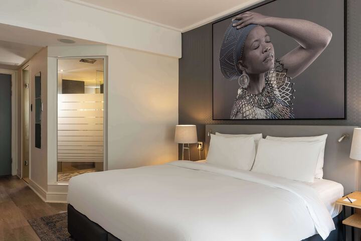 Room 42 of 148
