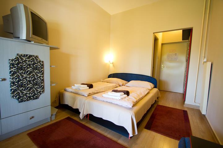 Room 3 of 32