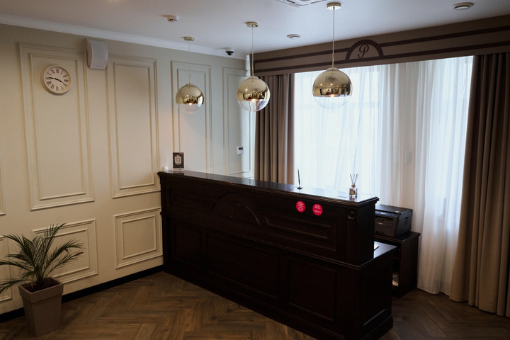 Room 10 of 13