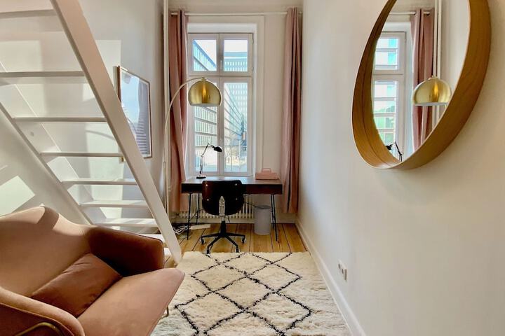 Room 6 of 28