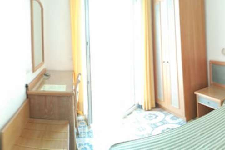 Room 7 of 71