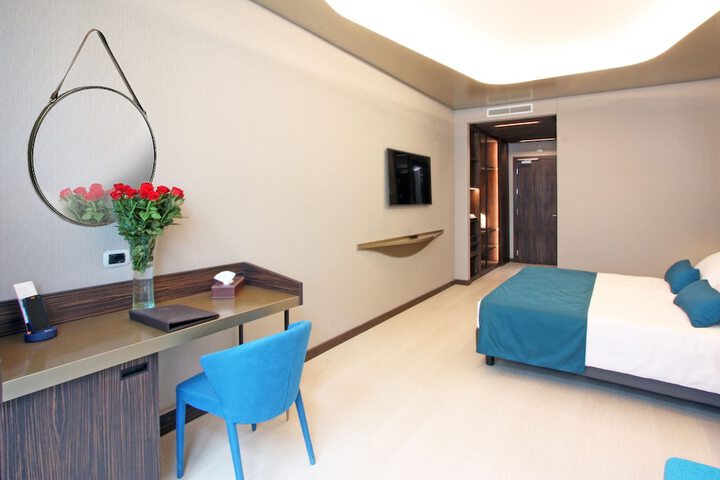 Room 10 of 31