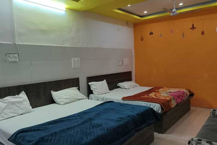 Room 13 of 21