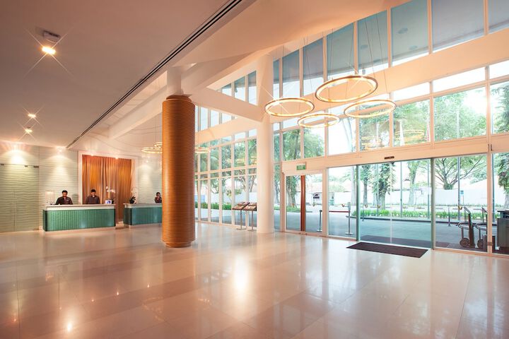 Entrance & Lobby