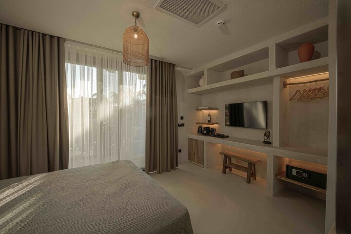Room 13 of 84