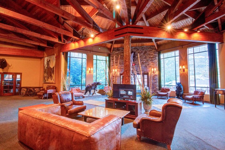 Entrance & Lobby