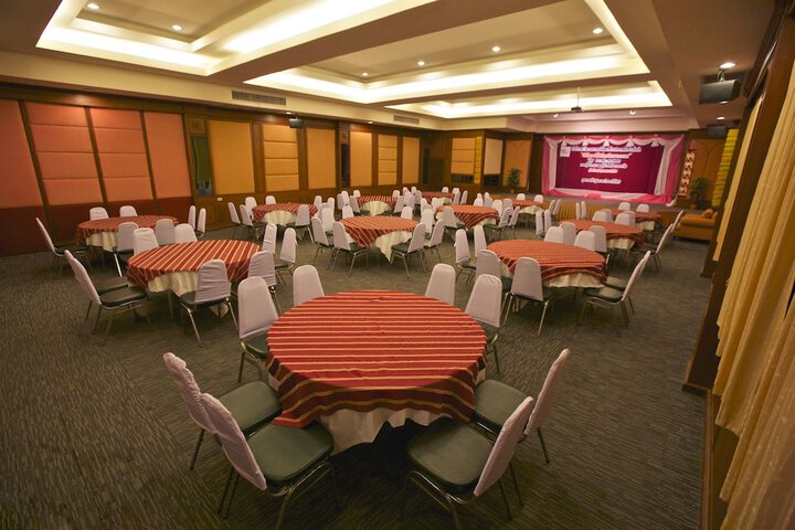 Ballroom/Hall 31 of 36