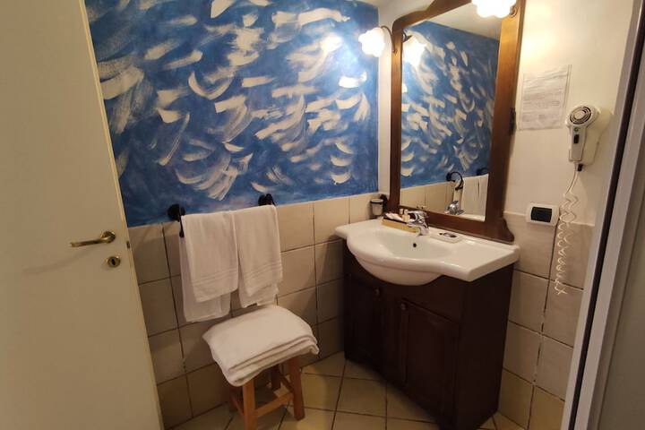 Room 6 of 87
