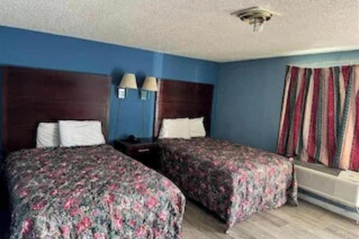 Room 18 of 28