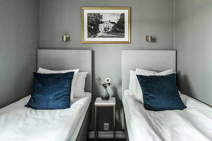 Room 2 of 32