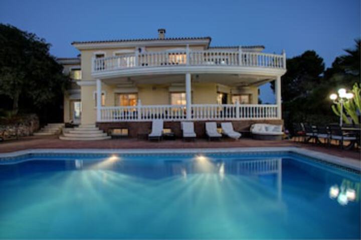 Pool 6 of 8