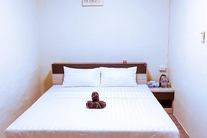 Room 13 of 37