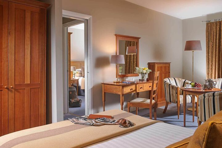 Room 4 of 32