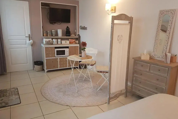 Room 2 of 16