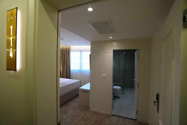 Room 7 of 51