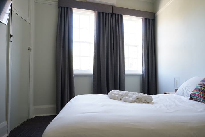 Room 25 of 43