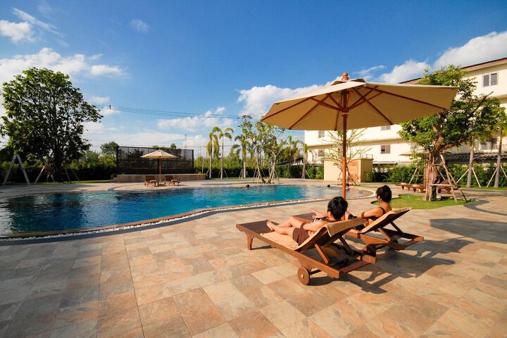 Hotel with Pool