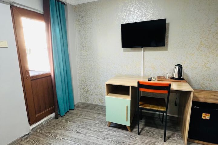 Room 14 of 28