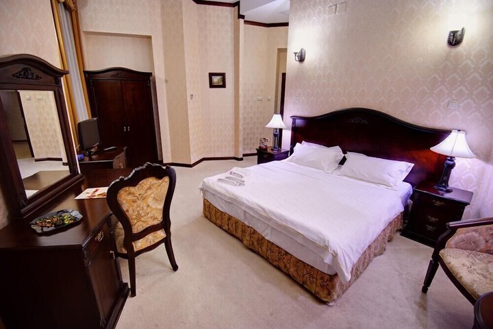Room 10 of 26