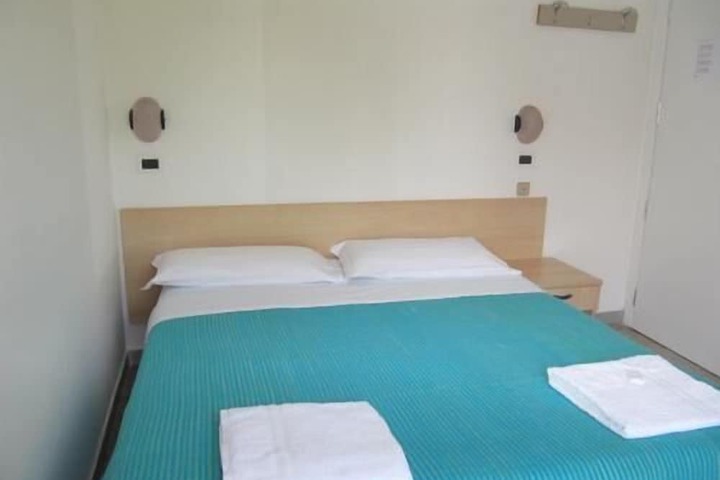 Room 15 of 30