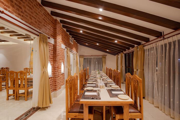 Dining 74 of 96