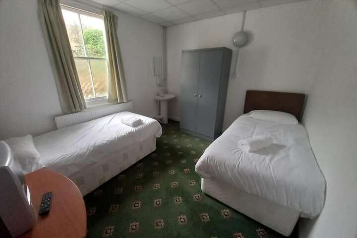 Room 13 of 34