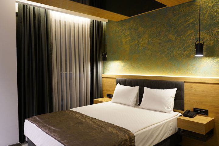 Room 32 of 93