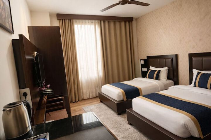 Room 7 of 75