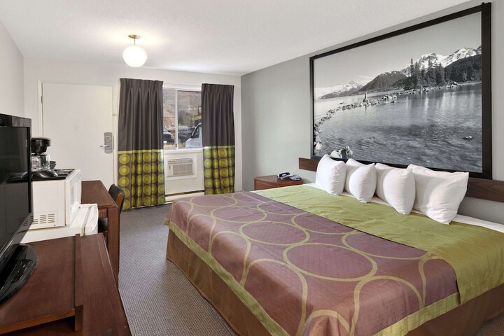 Room 15 of 36