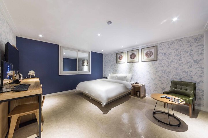 Room 20 of 38