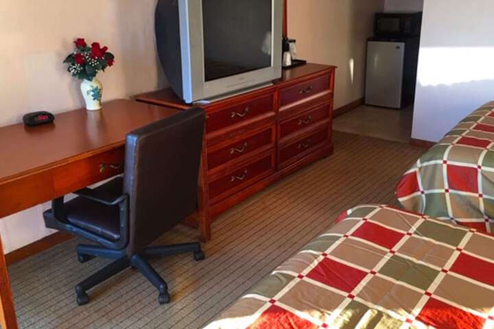 2 Double Beds (4 of 9)
