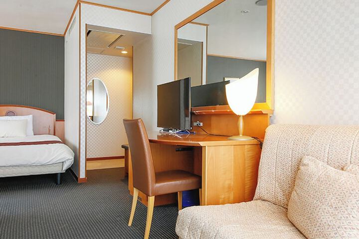 Room 12 of 37