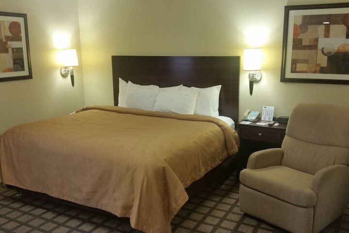 1 King Bed Efficiency (8 of 19)