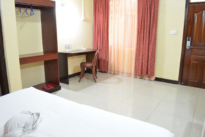 Room 6 of 13