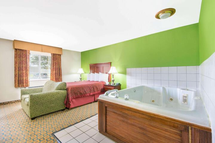 1 King Bed (2 of 11)