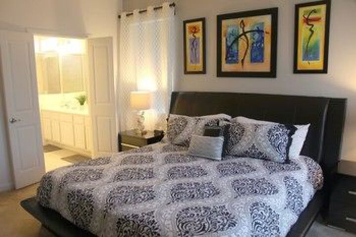 Room 10 of 18