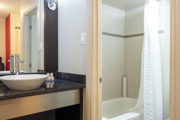 1 Queen Bed Waterfront (17 of 22)