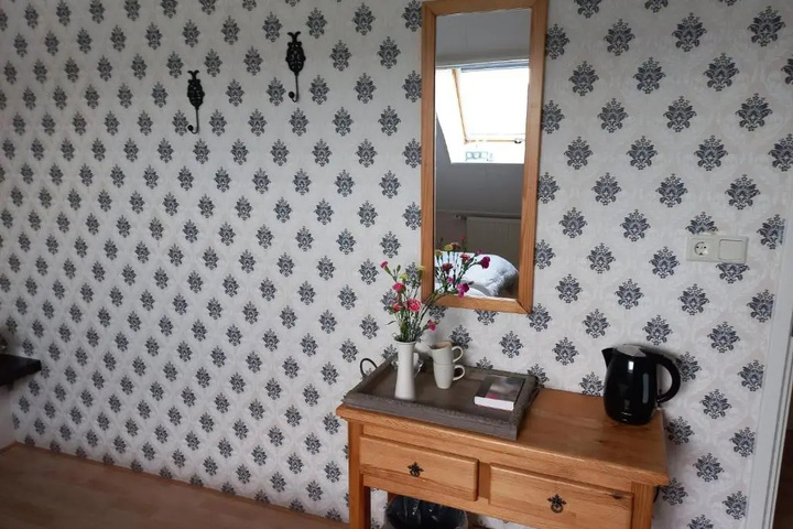 Room 8 of 14